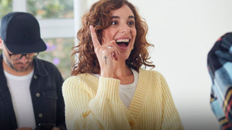 mujer sorprendida